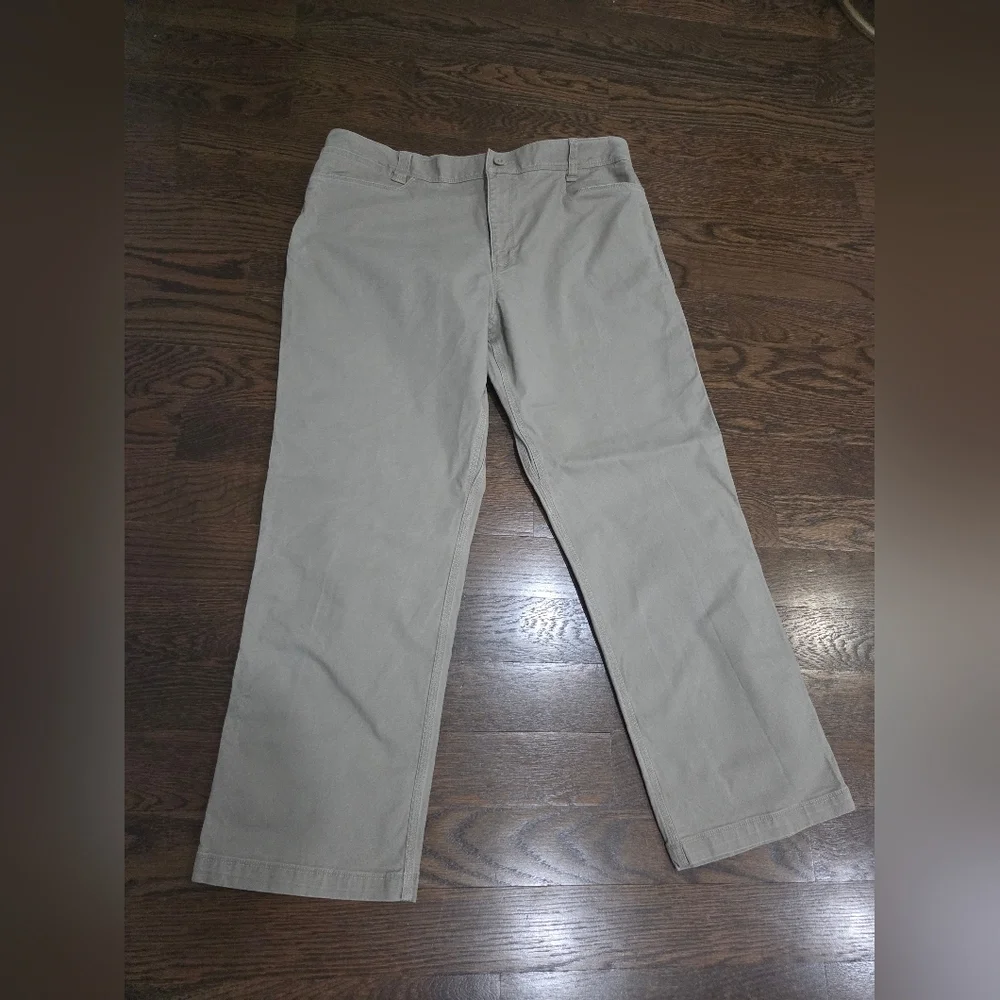 The North Face Men's Classic Straight Fit Khaki Pants Sz.40